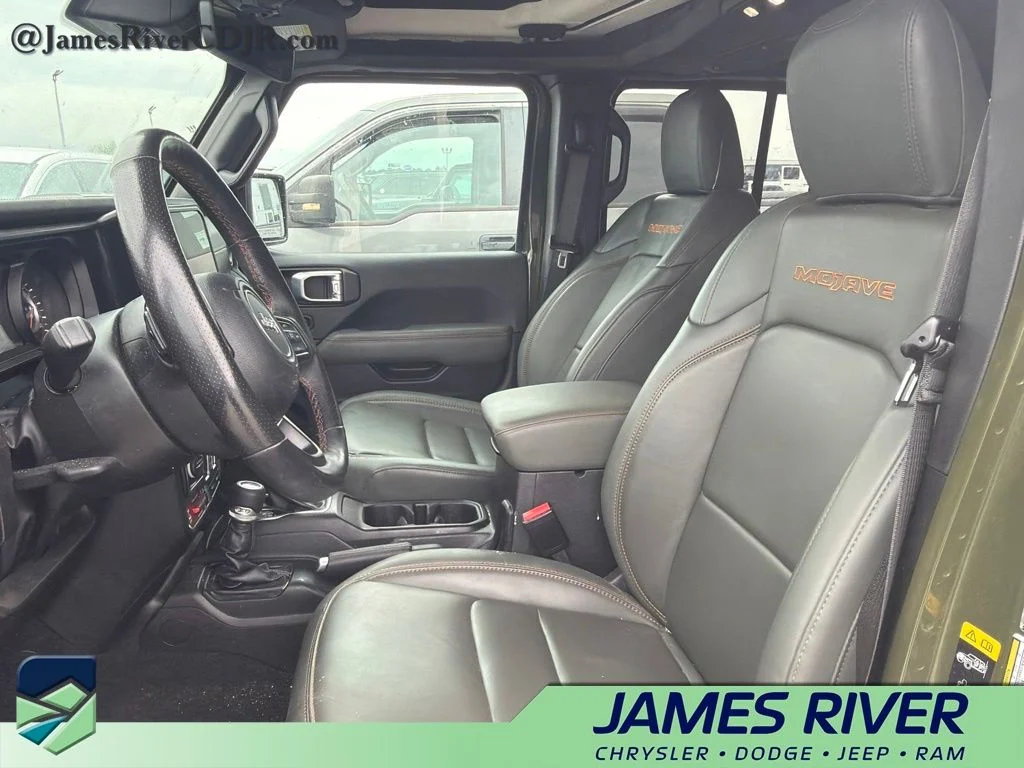 Used 2024 Green Jeep Mojave image 2