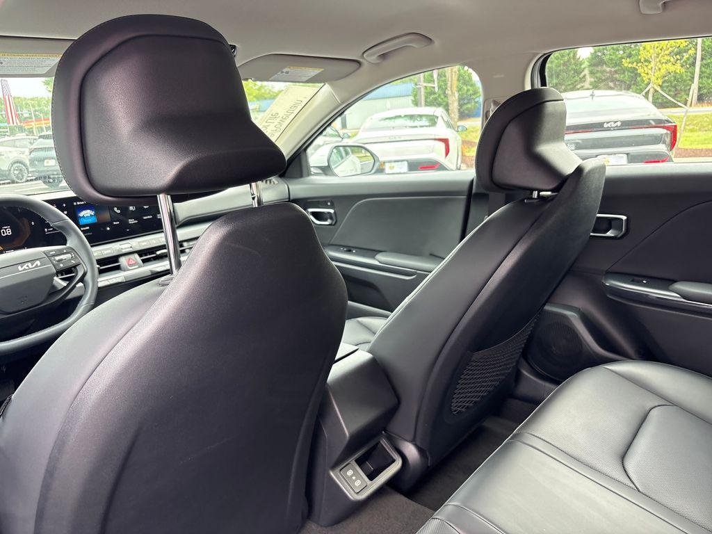 New 2026 Snow White Pearl Kia EX image 24