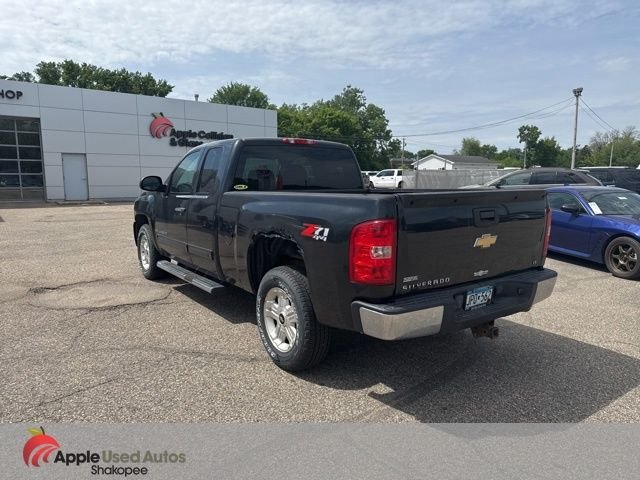Used 2009 Black Chevrolet LT image 4
