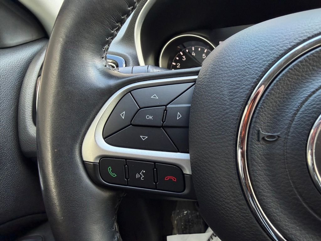 Used 2019 White Jeep Latitude image 10