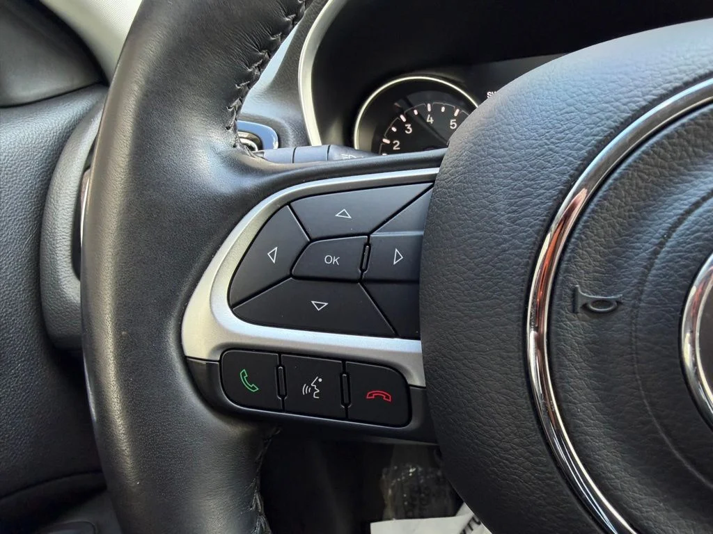 Used 2019 White Jeep Latitude image 10