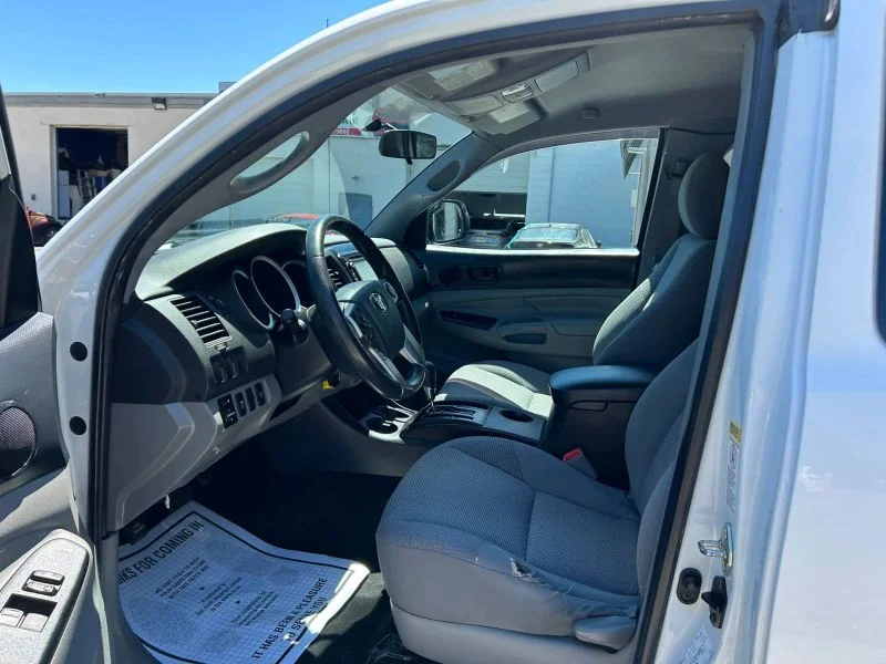 Used 2015 White Toyota Pickup 4D 6 ft image 31