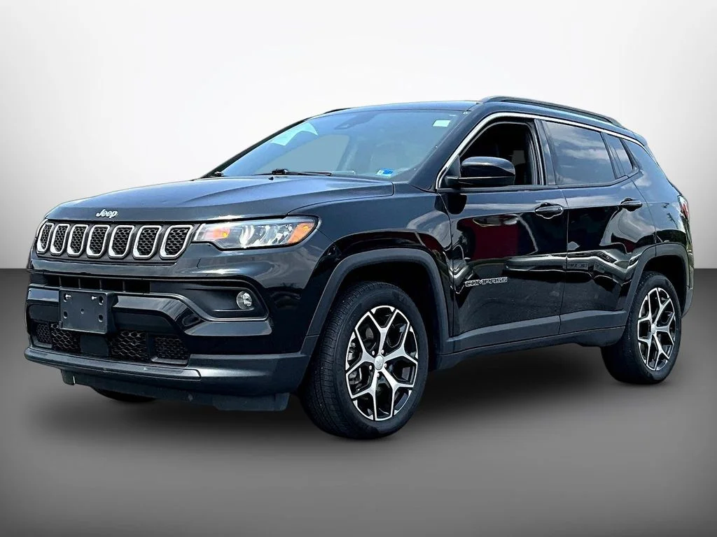 Used 2024 Diamond Black Jeep Latitude image 3