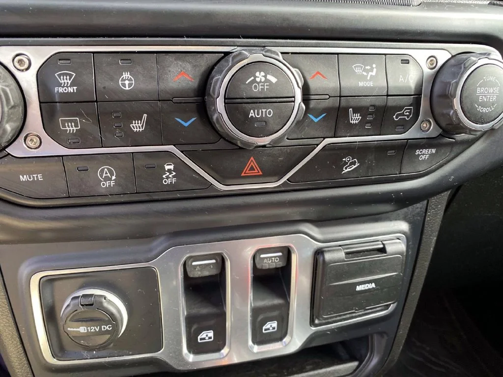 Used 2019 Gray Clearcoat Jeep Sport S image 14