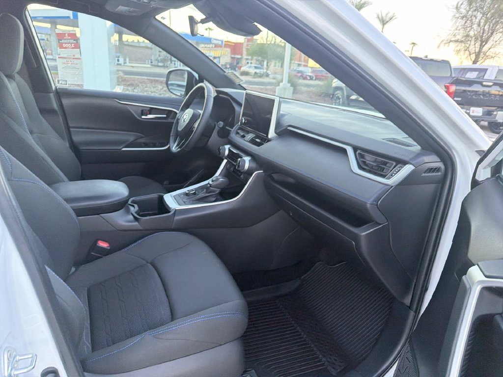 2024 Toyota RAV4 SE - Photo 28
