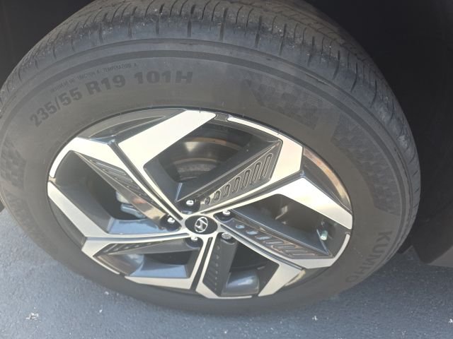 Used 2023 Phantom Black Hyundai SEL image 5