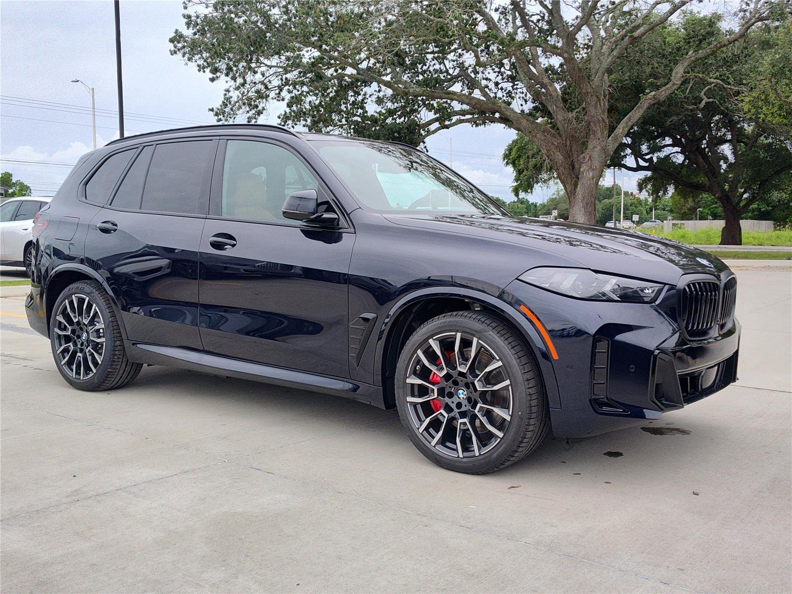 New 2026 Carbon Black Metallic BMW xDrive50e image 5