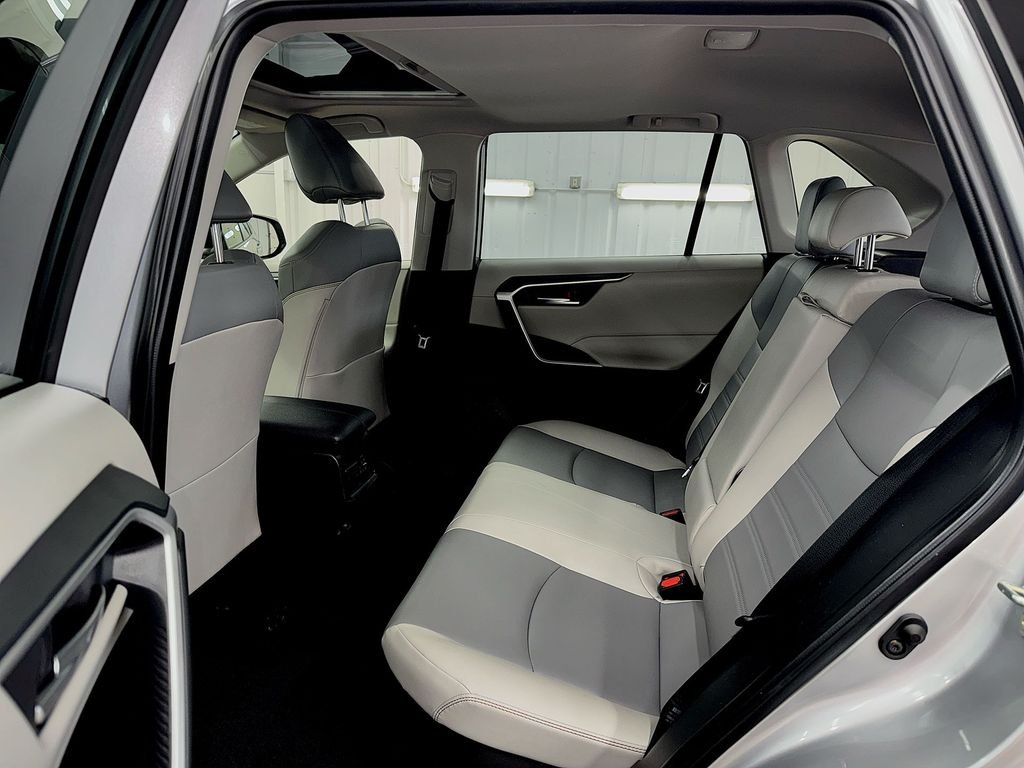 Used 2025 Silver Toyota XLE Premium image 21