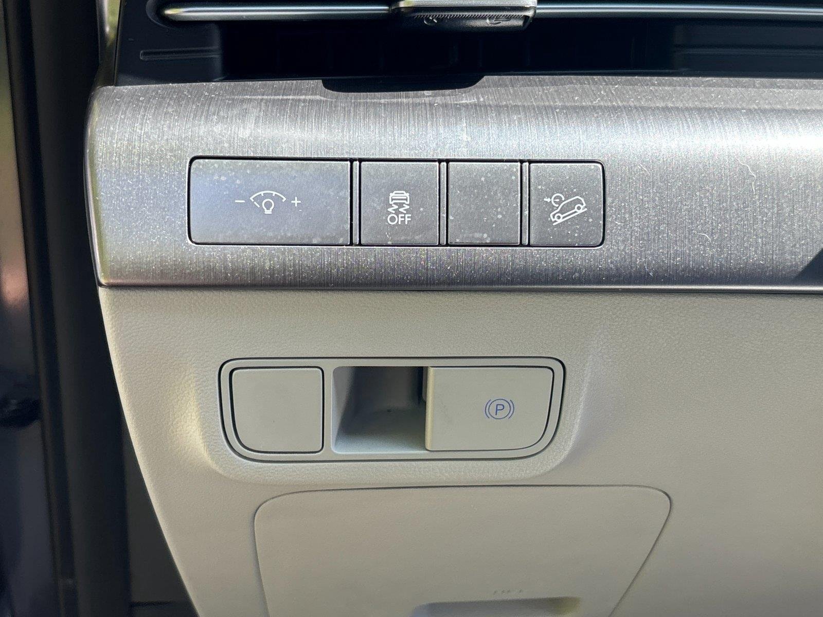 Used 2024 Ecotronic Gray Pearl Hyundai SEL image 17