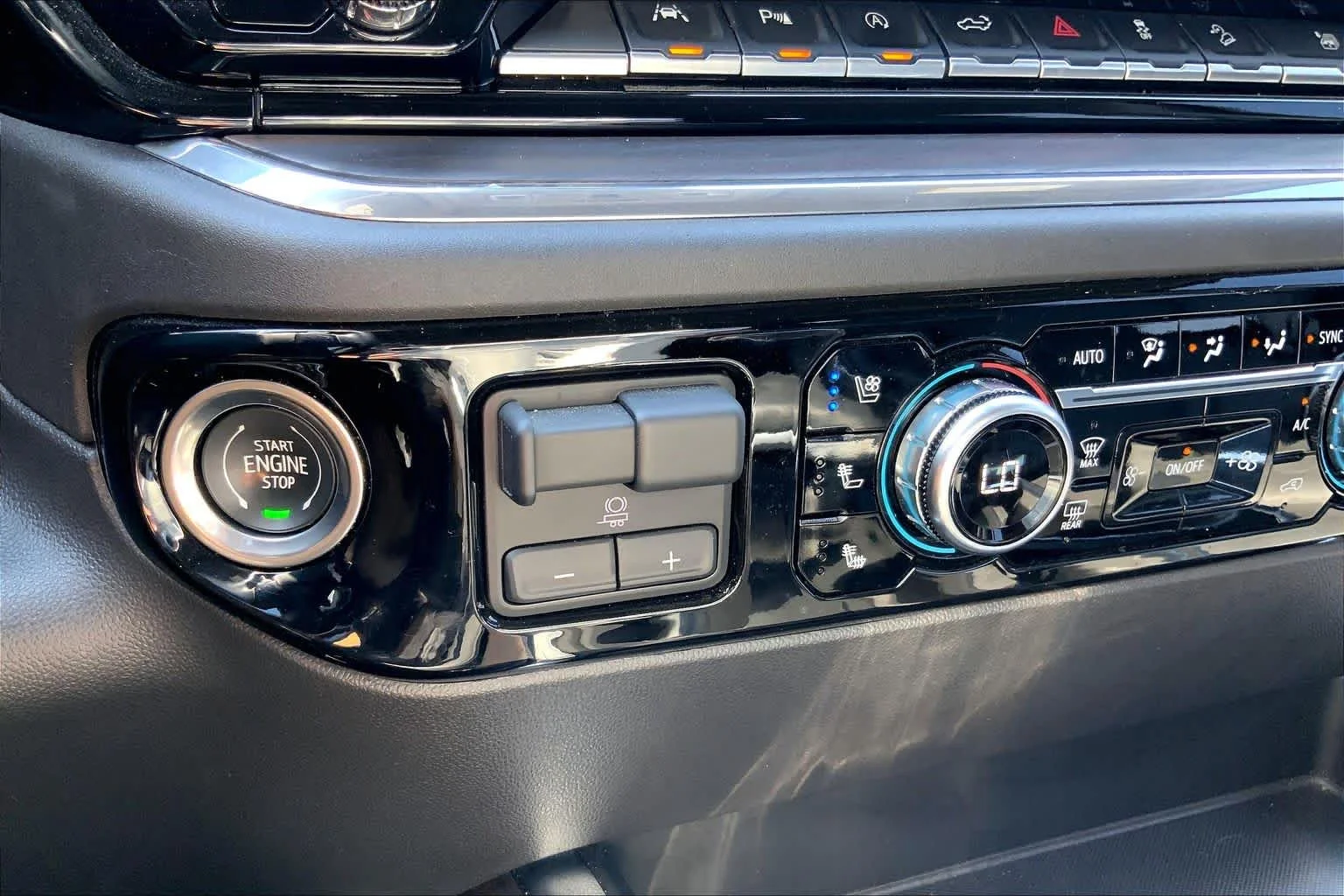 Used 2024 Sterling Metallic GMC SLT image 34
