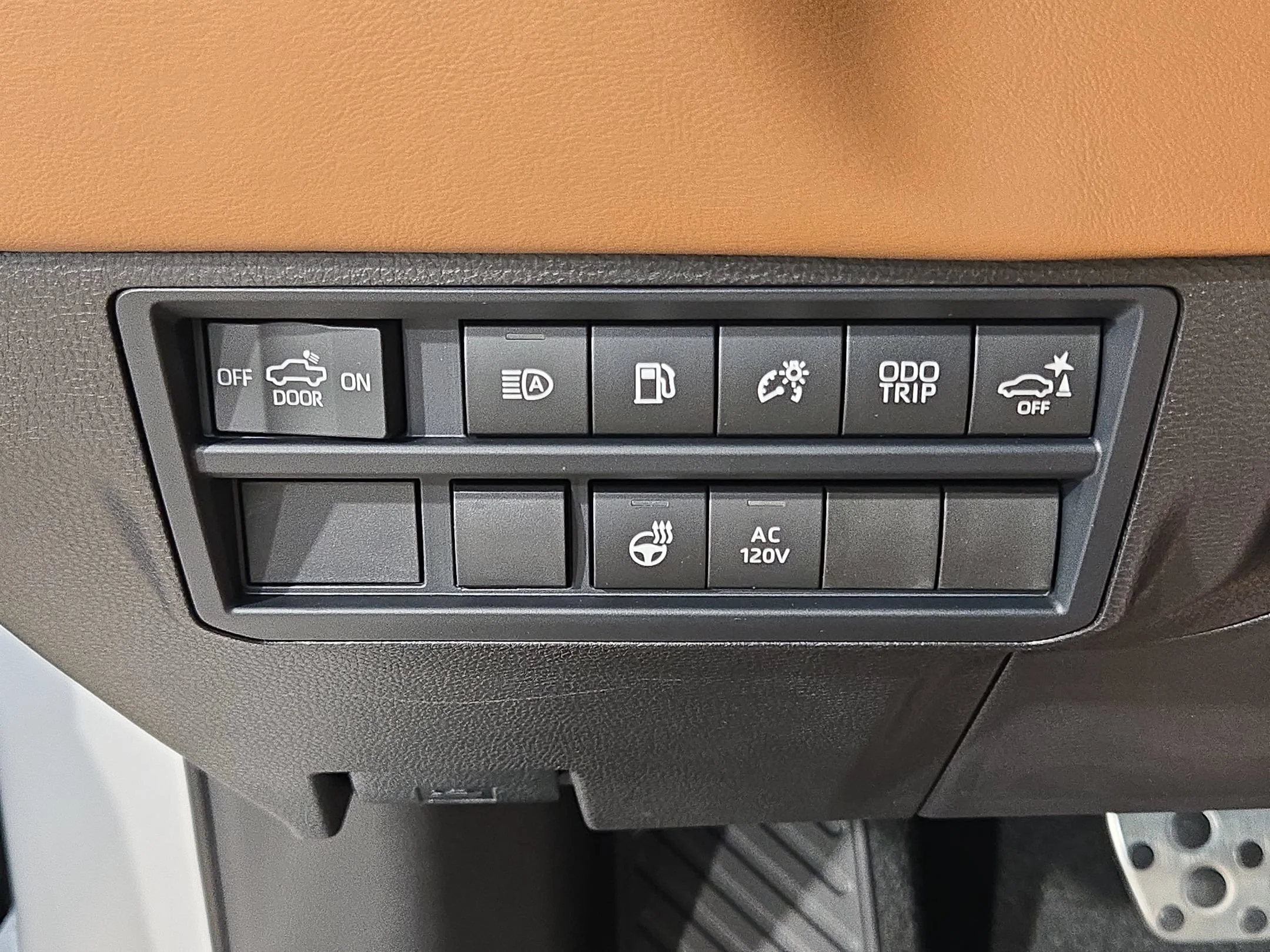 New 2026 Wind Chill Pearl Toyota 1794 Edition Hybrid image 18
