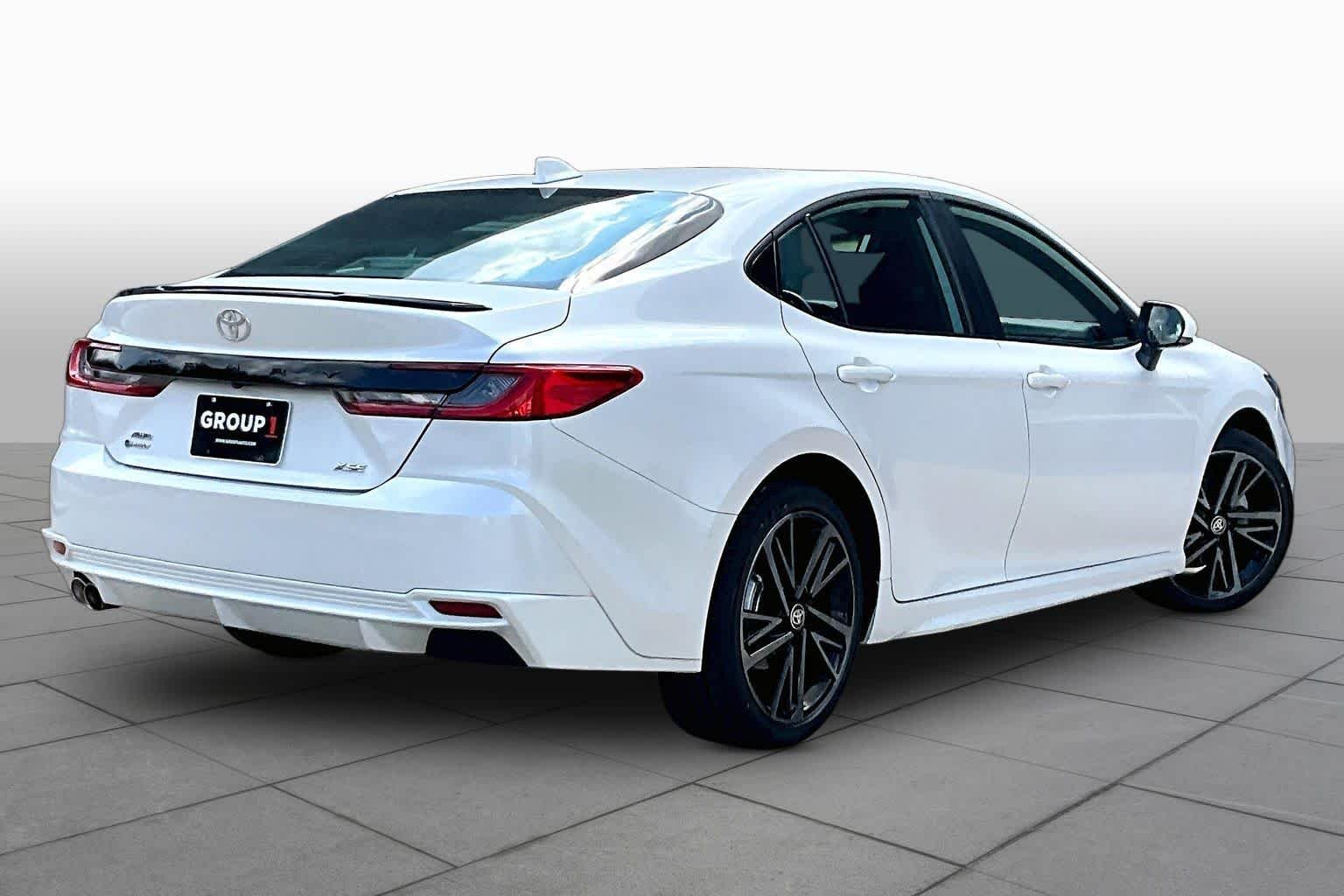 Used 2025 Wind Chill Pearl Toyota XSE image 13