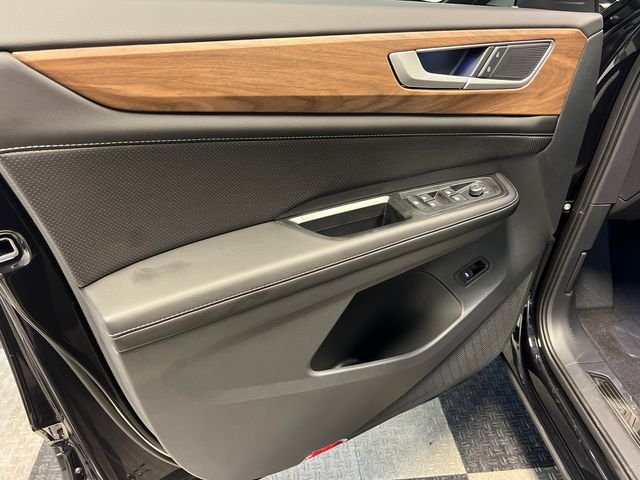 New 2026 Black Volkswagen 2.0T SE w/Technology image 8