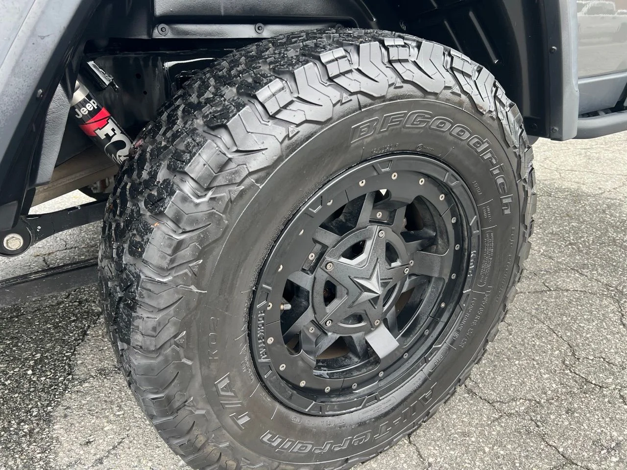 Used 2021 Gray Jeep Rubicon image 13