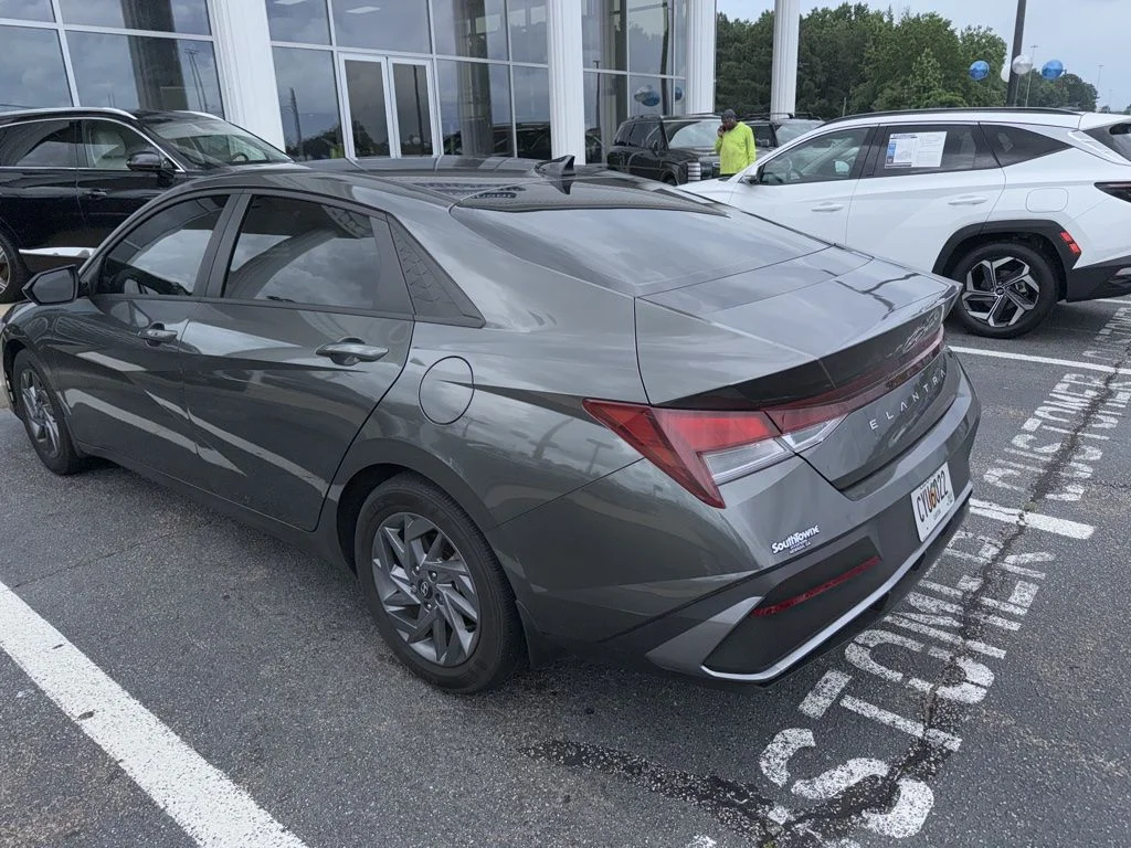 Used 2024 Gray Hyundai SEL image 6