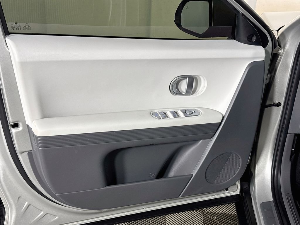 Used 2024 Gold Hyundai SEL image 10