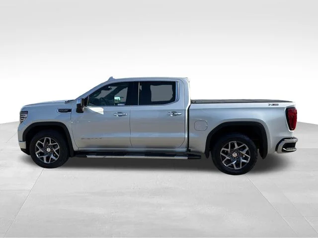 Used 2022 Silver GMC SLT image 4