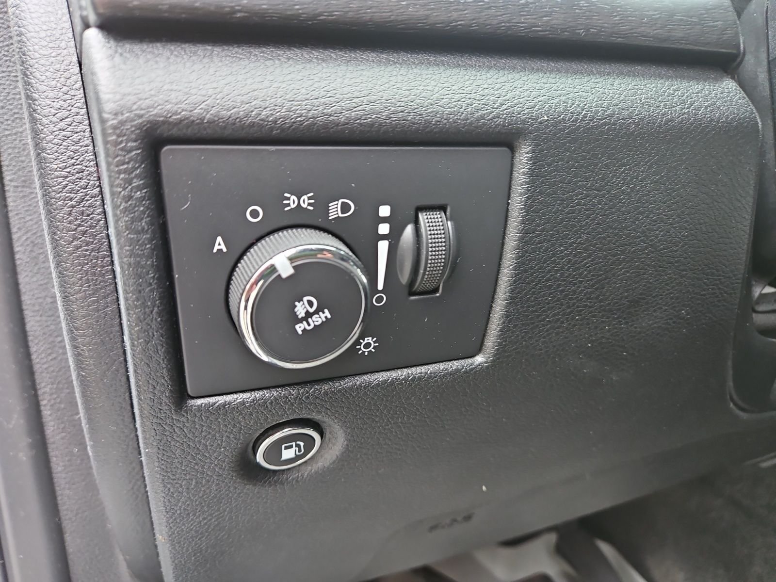 Used 2015 White Jeep Laredo image 23