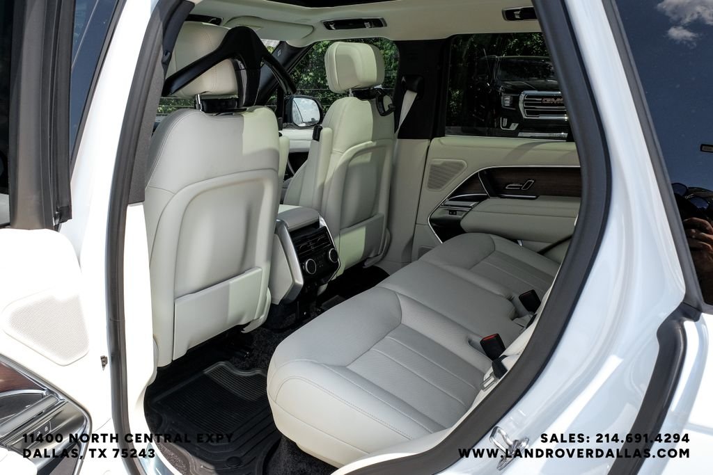 New 2027 Fuji White Land Rover SE image 39