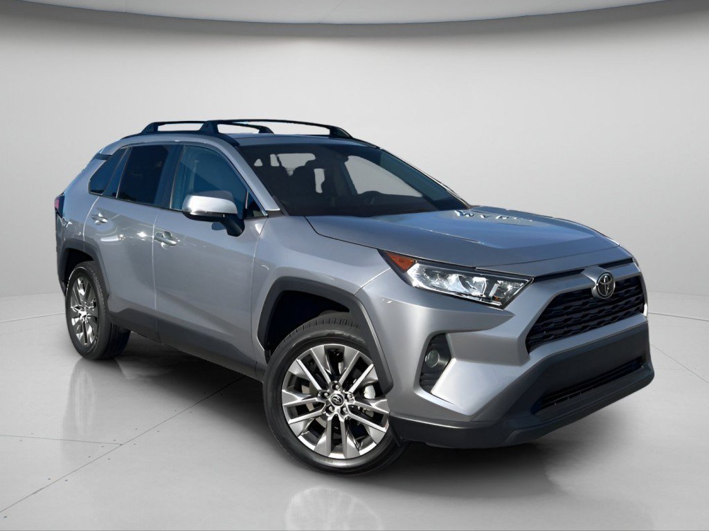 Used 2021 Silver Sky Metallic Toyota XLE Premium image 2