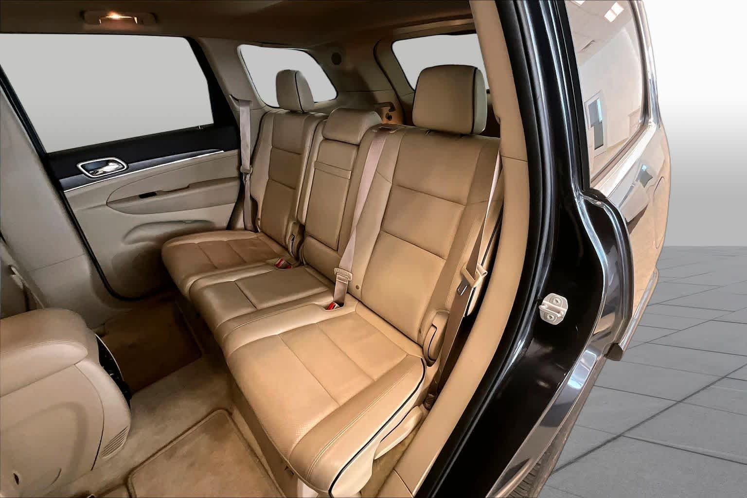 Used 2015 Maximum Steel Metallic Clearcoat Jeep Overland image 17
