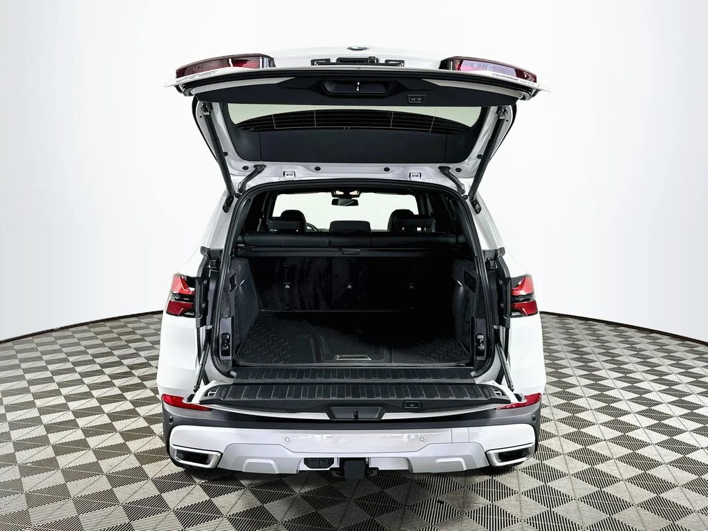 New 2026 Alpine White BMW xDrive40i image 28