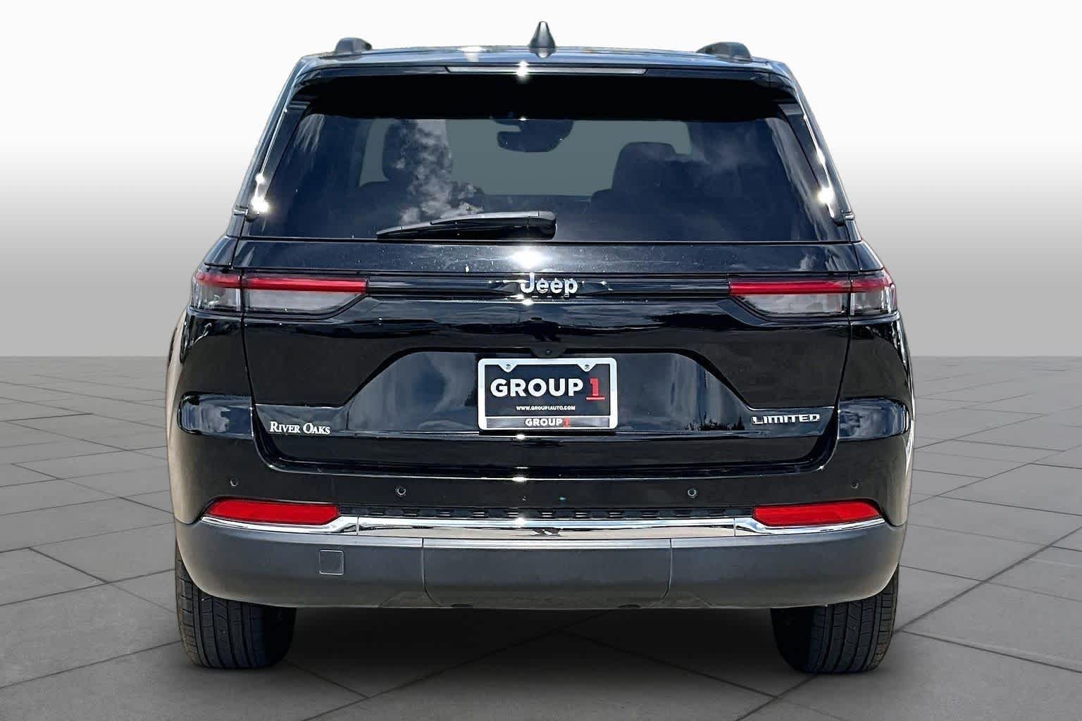 Used 2022 Diamond Black Crystal Pearlcoat Jeep Limited image 5