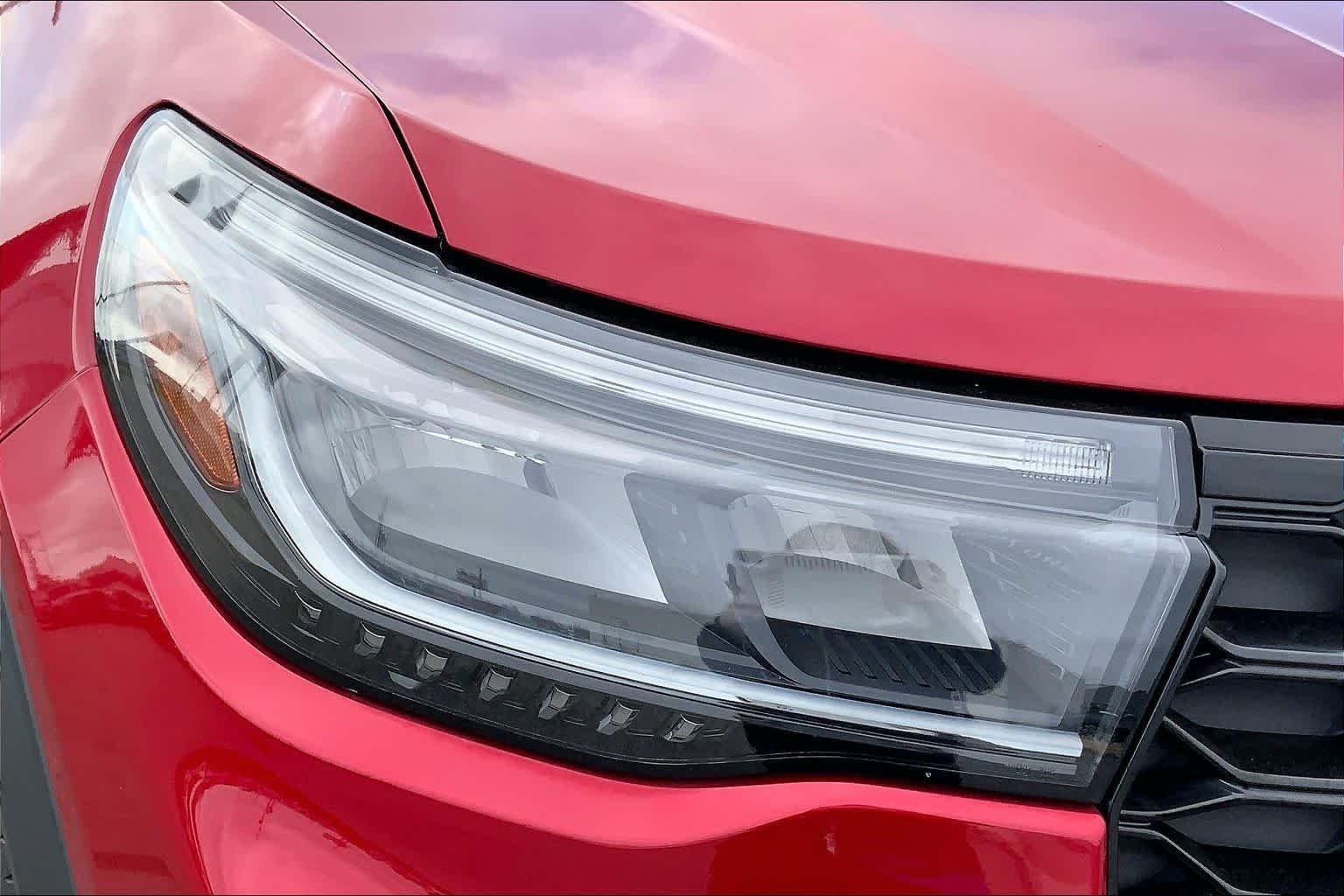 Used 2025 Rapid Red Metallic Tinted Clearcoat Ford ST-Line image 27