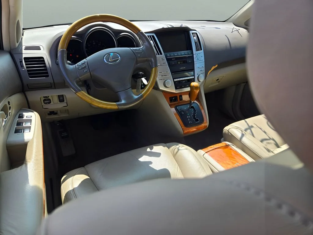 Used 2007 White Lexus 350 image 15