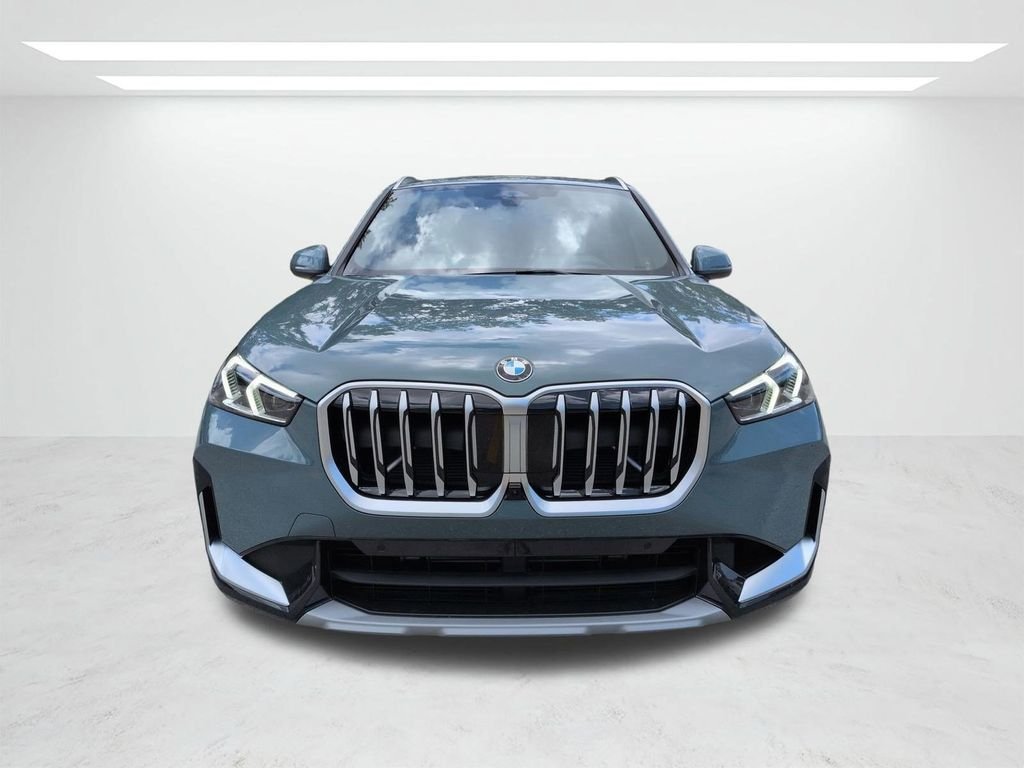 New 2026 Cape York Green Metallic BMW xDrive28i image 9