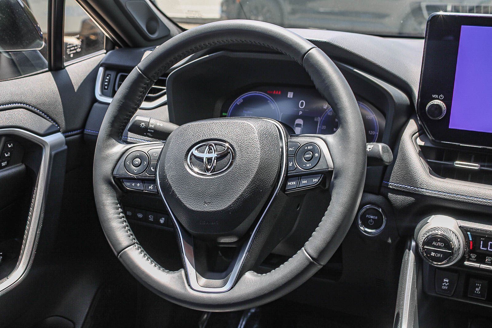 Certified Used 2025 Wind Chill Pearl/Black Toyota Hybrid XSE image 16