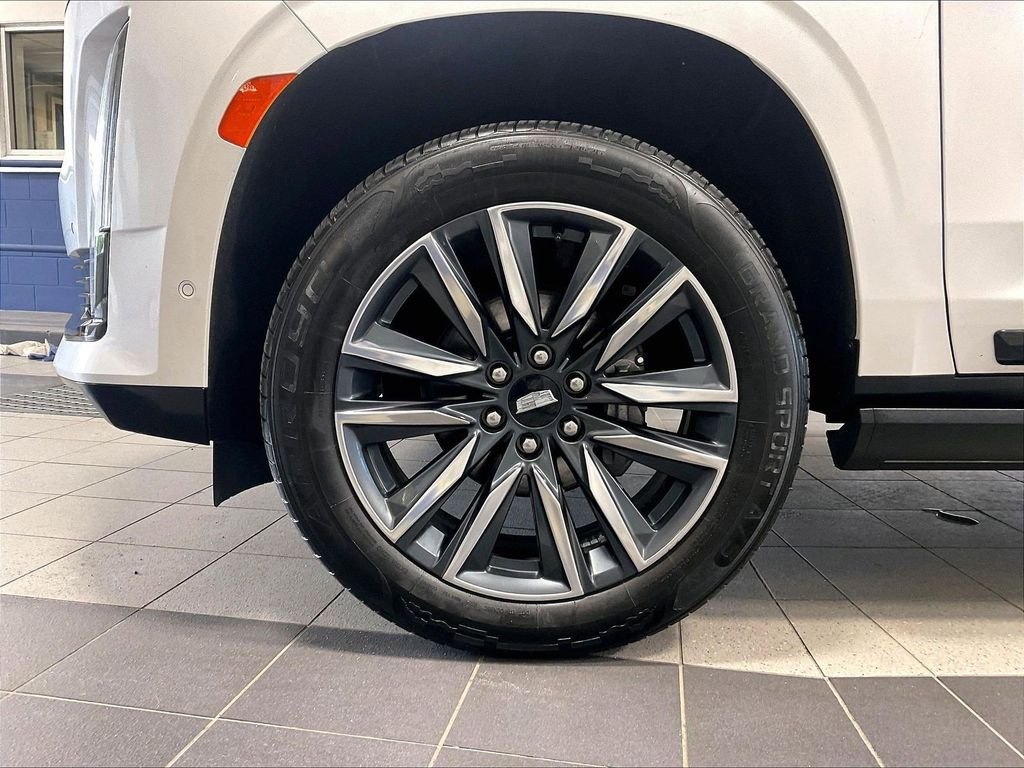 Used 2021 White Cadillac Sport Platinum image 7