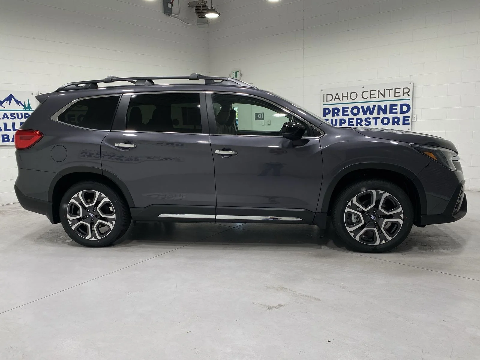 New 2026 MAGNETITE GRAY METALLIC Subaru Touring image 9