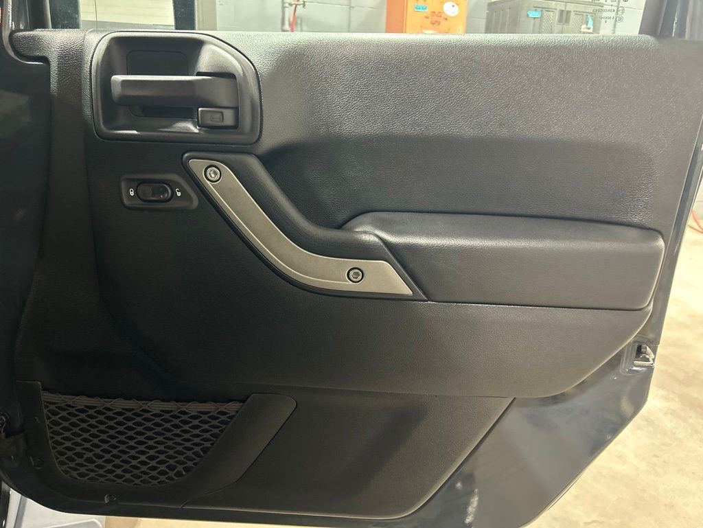 Used 2018 Gray Jeep Unlimited Sport image 23