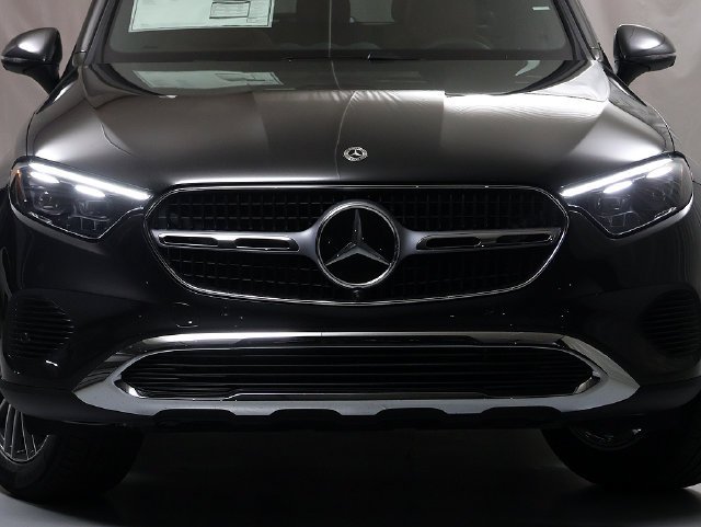 New 2027 Graphite Grey Metallic Mercedes-Benz GLC 300 image 33
