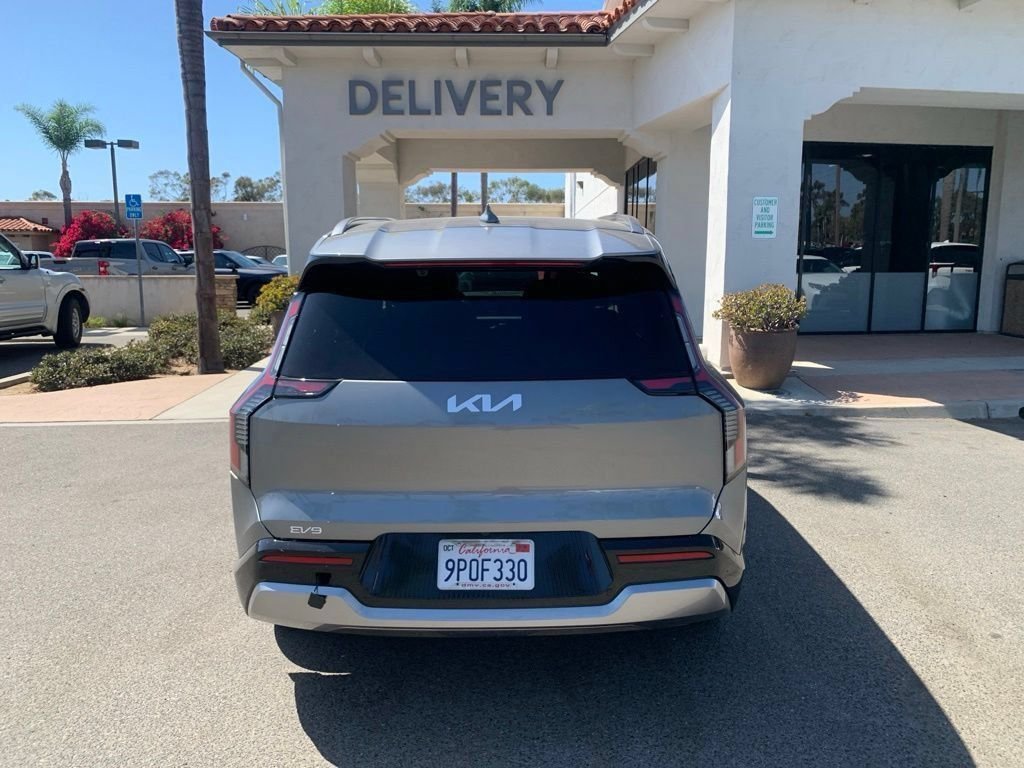 Certified Used 2024 Pebble Gray Kia Land image 7