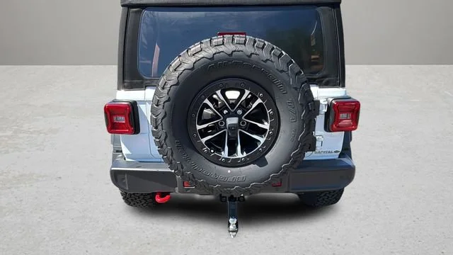 Used 2024 White Jeep 4-Door Rubicon 4x4 image 11
