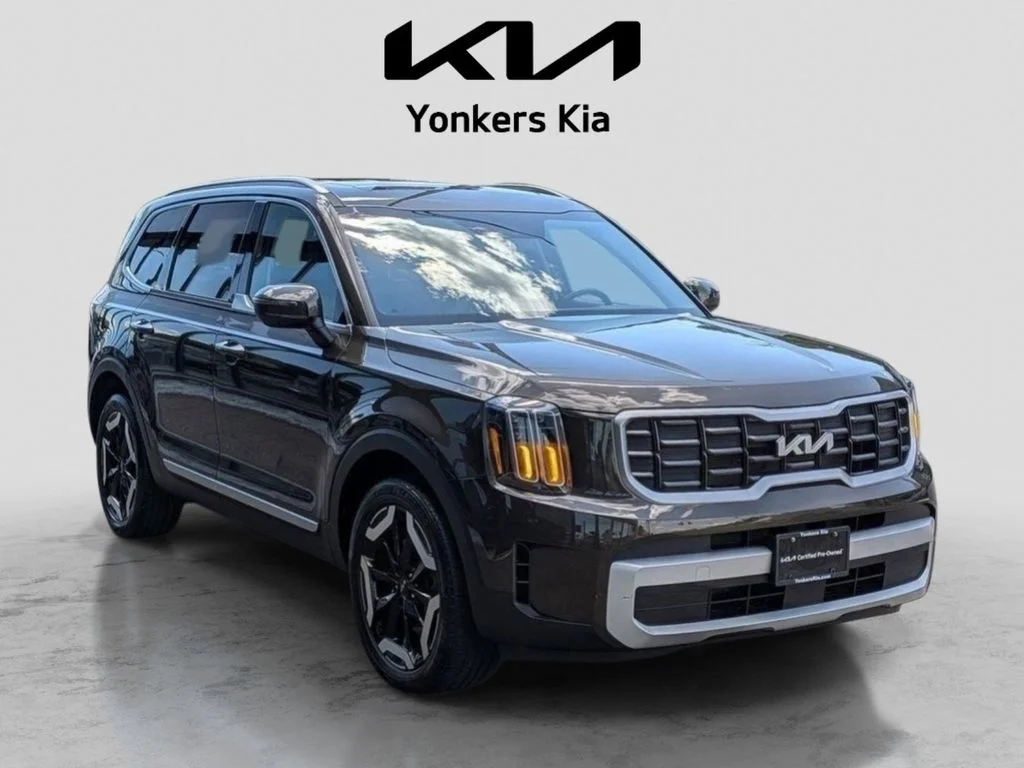 Used 2024 Green Kia S image 4