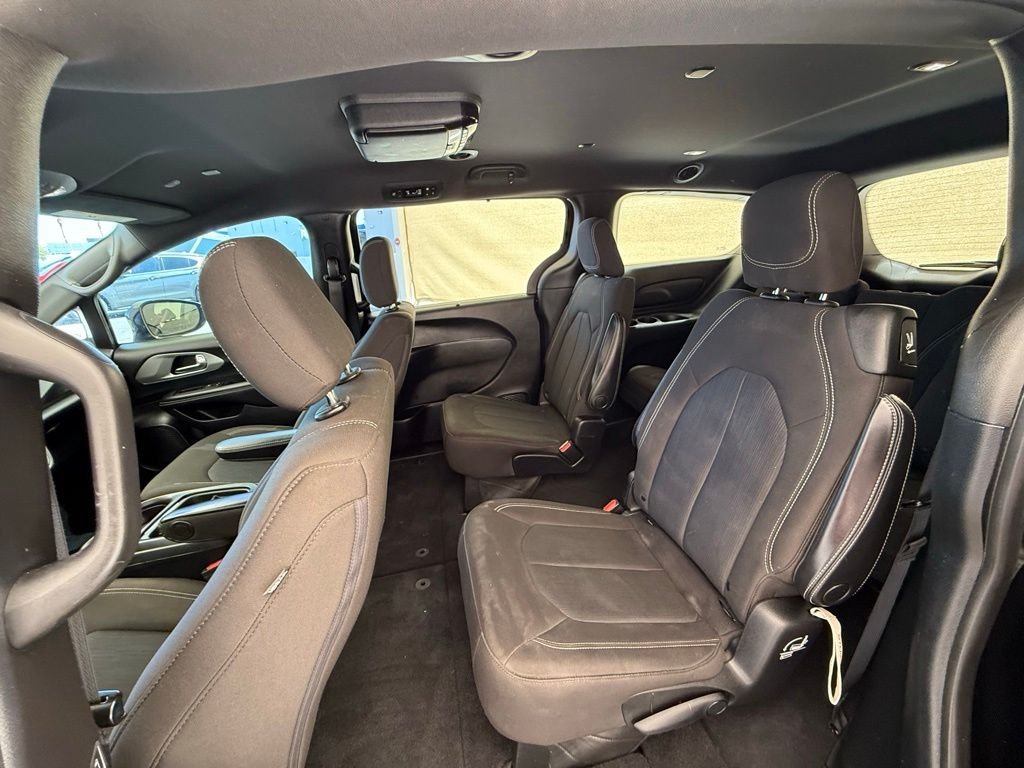 Used 2020 Brilliant Black Crystal Pearlcoat Chrysler Touring image 22