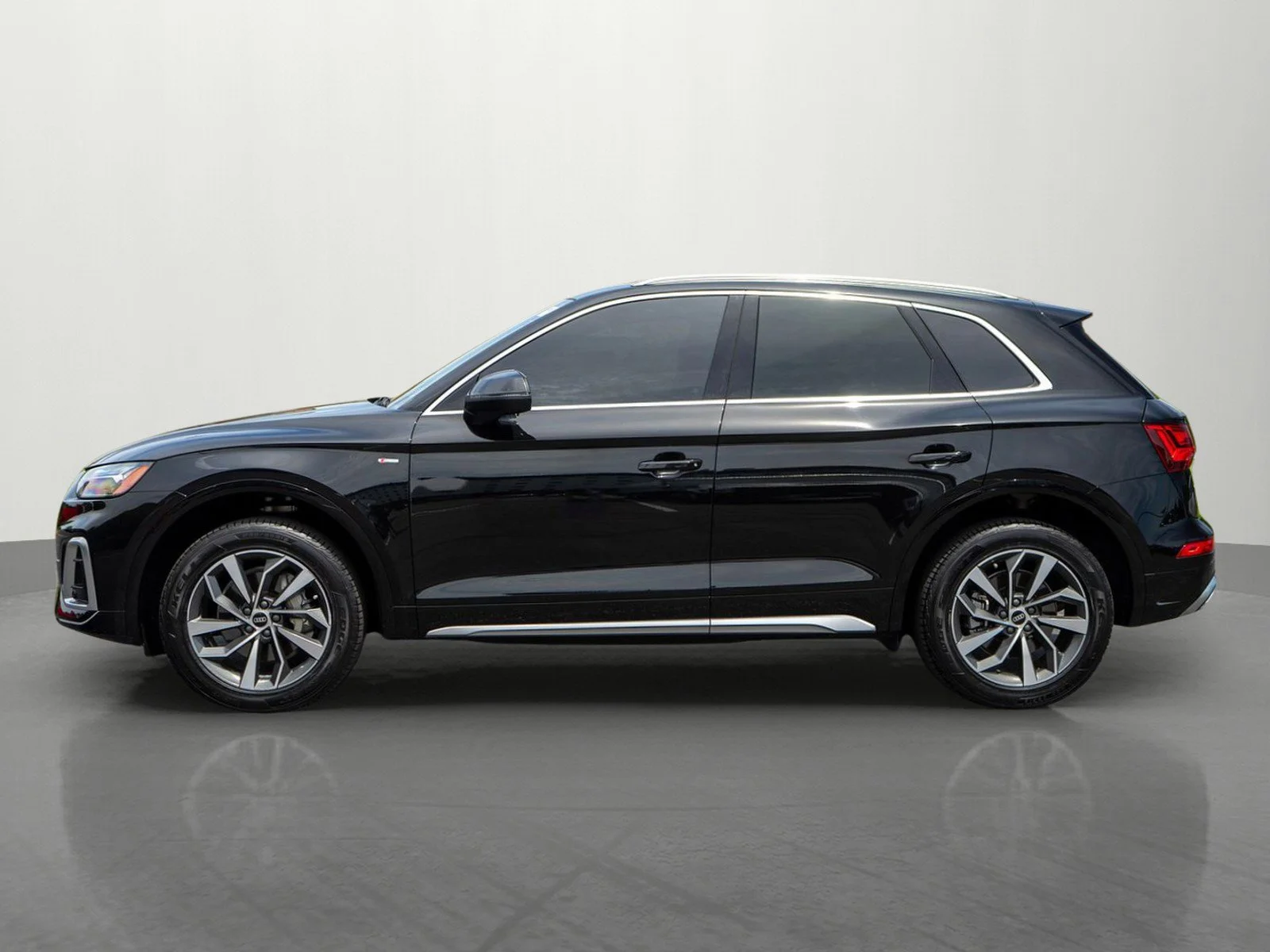 Used 2023 Black Metallic Audi 45 S line Premium image 5