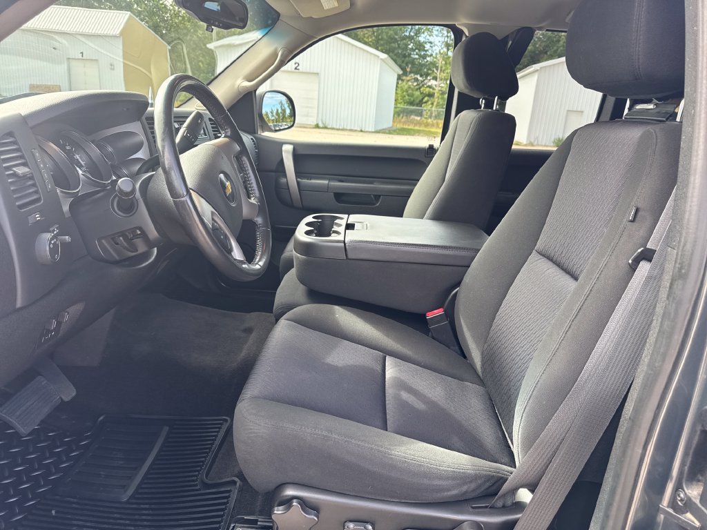 Used 2011 STEEL GREEN METALLIC Chevrolet LT image 14