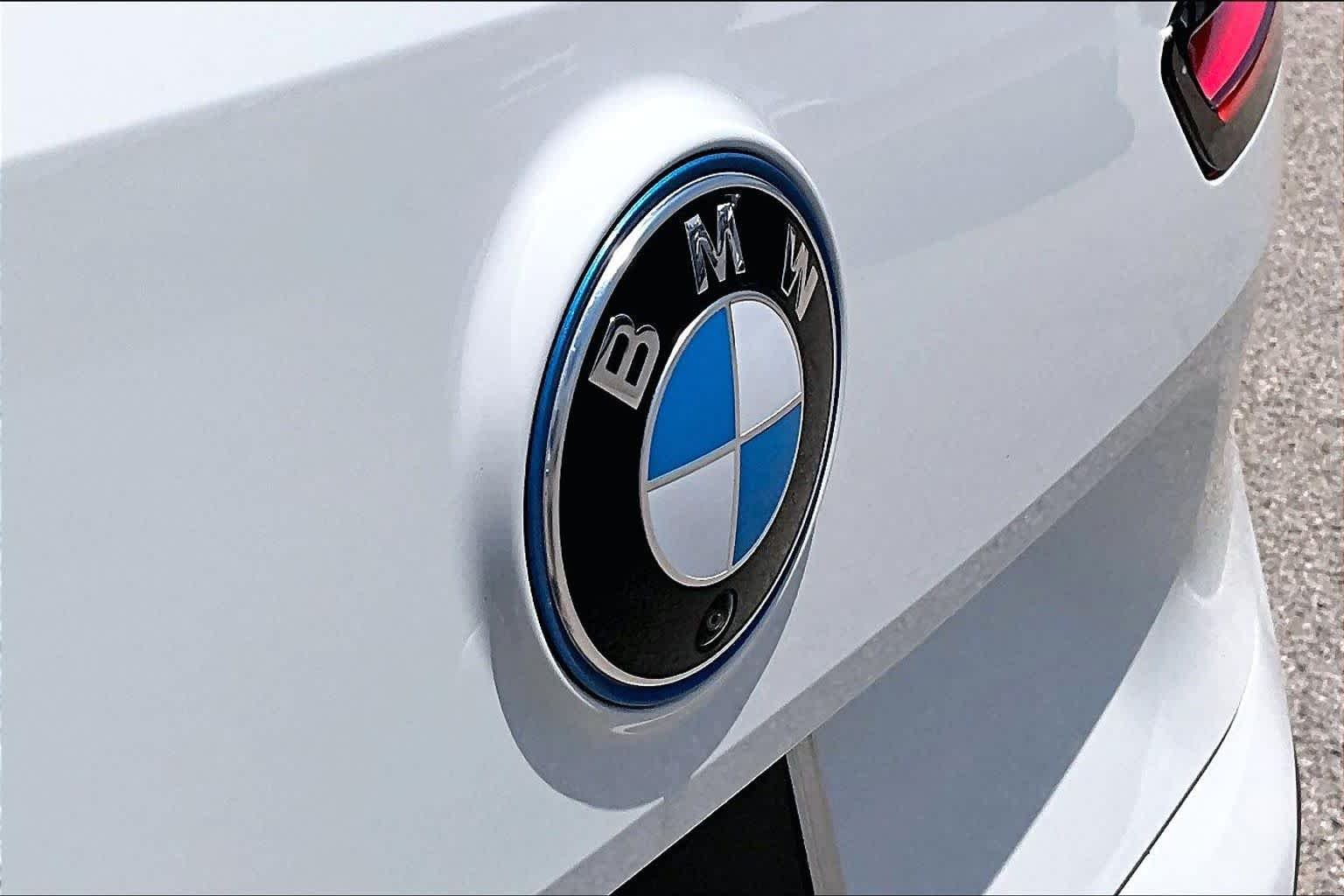 Used 2024 Alpine White BMW xDrive50 image 9