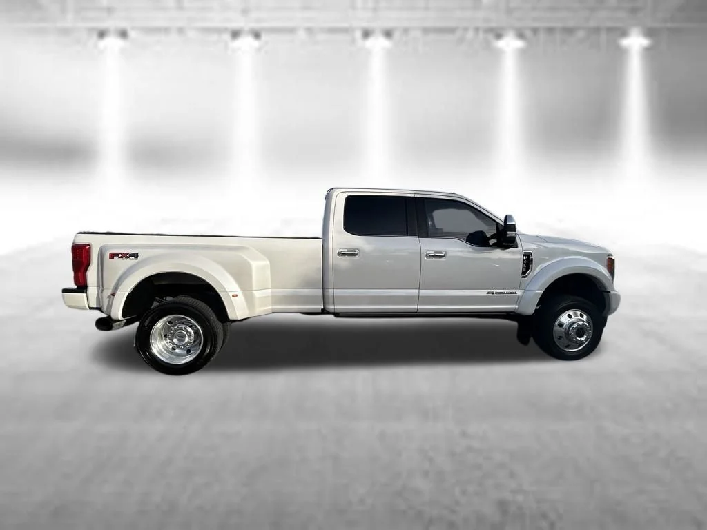 Used 2019 White Platinum Clearcoat Metallic Ford Platinum image 3