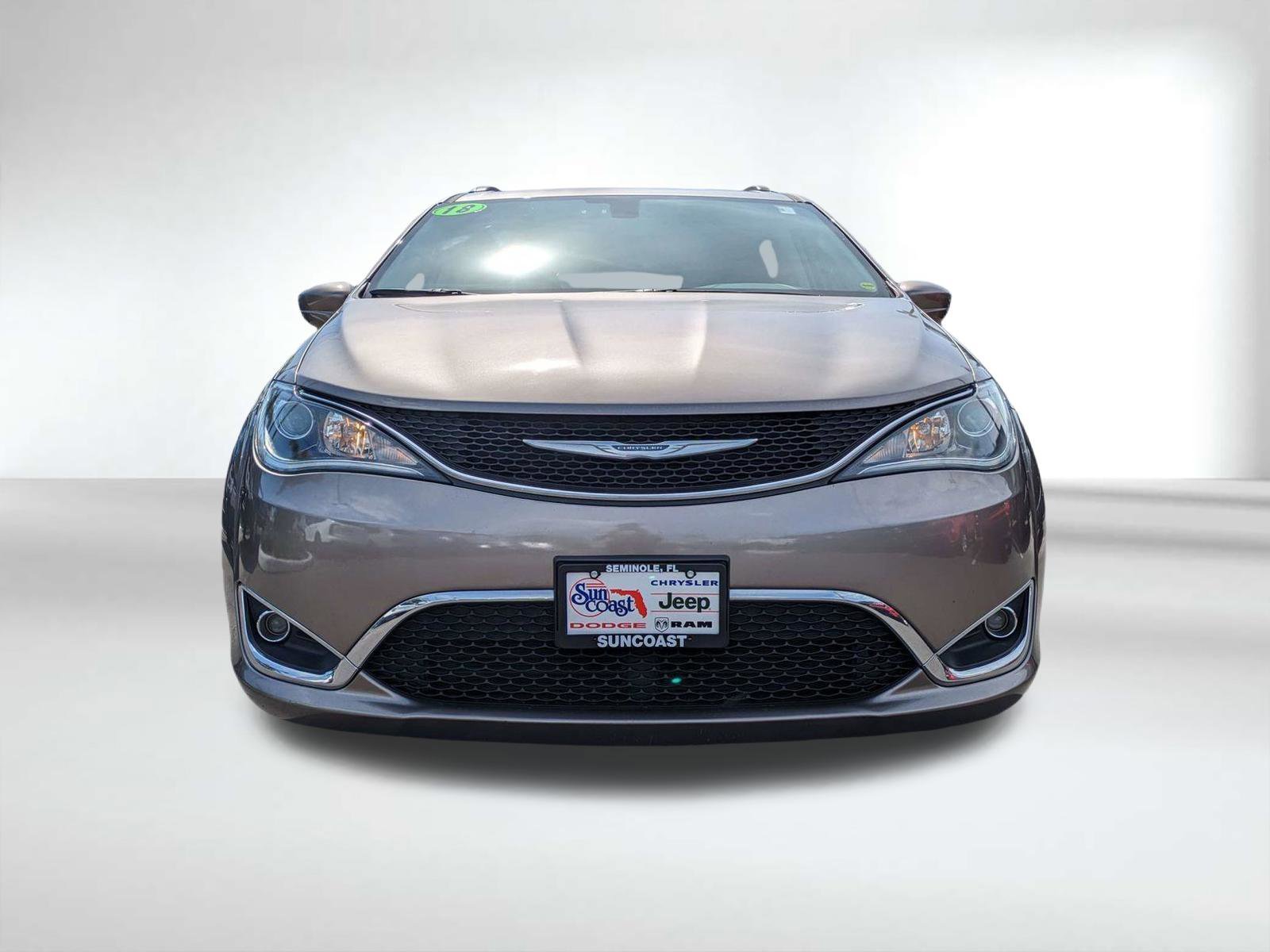 Used 2018 Silver Chrysler Touring L image 9