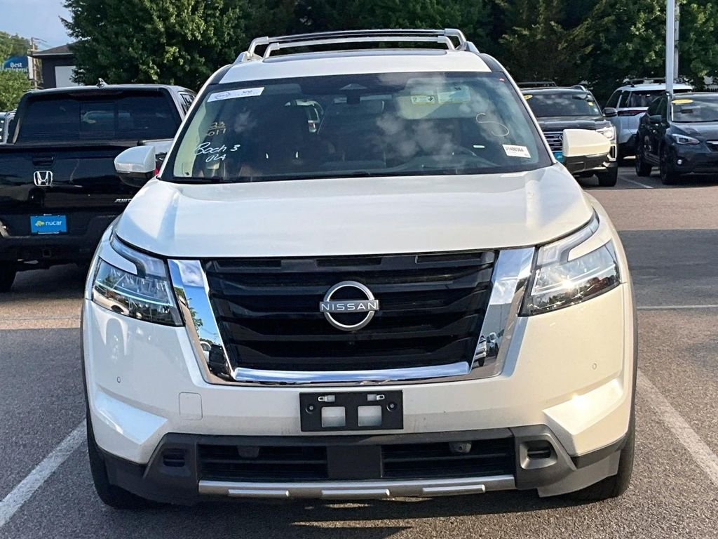 Used 2023 White Nissan Platinum image 2