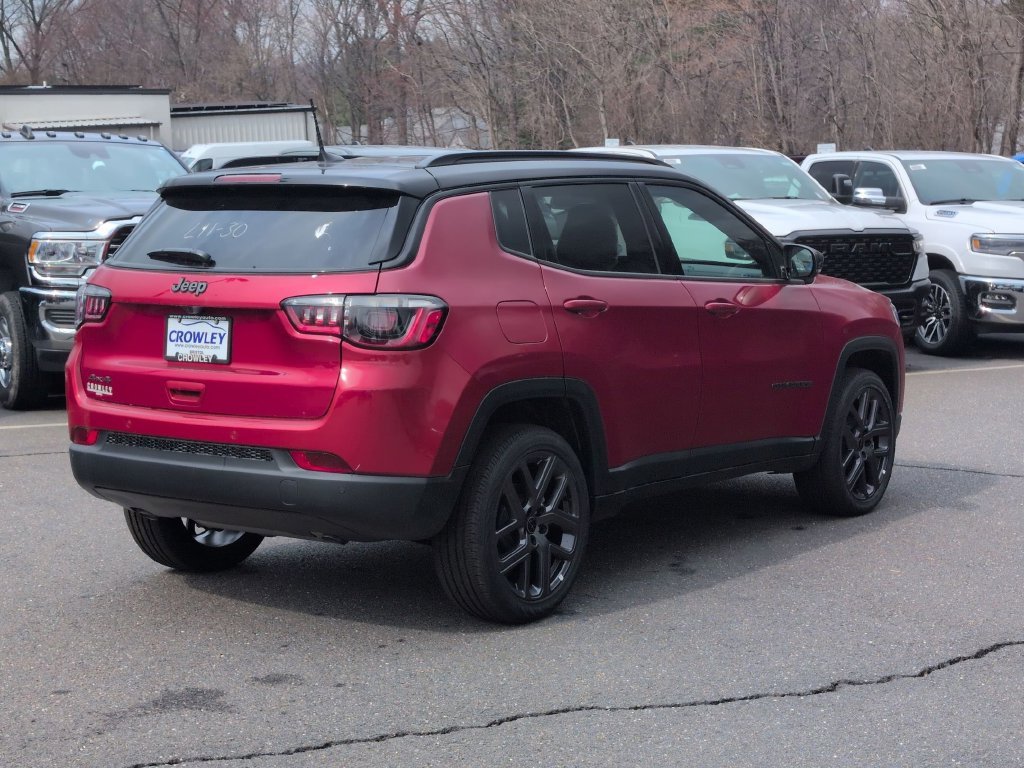 New 2026 Red Hot Pearl-Coat Exterior Paint Jeep Limited image 3