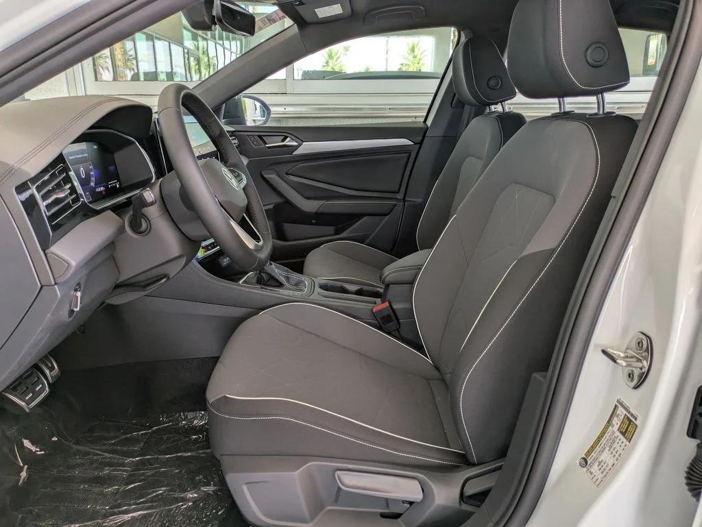 2025 Volkswagen Jetta Sport - Photo 17