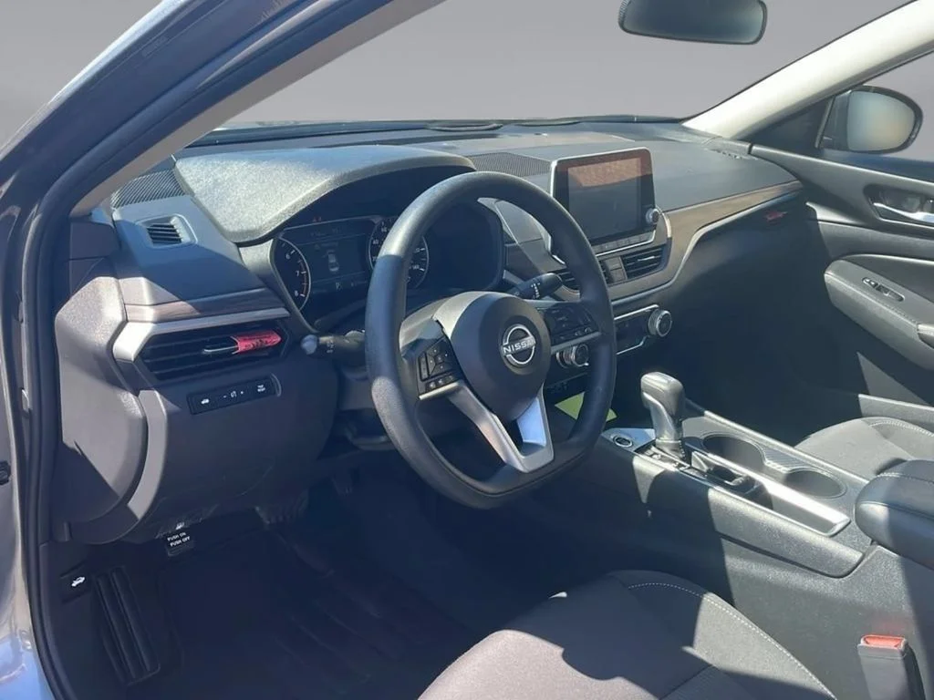 2025 Nissan Altima SV - Photo 16