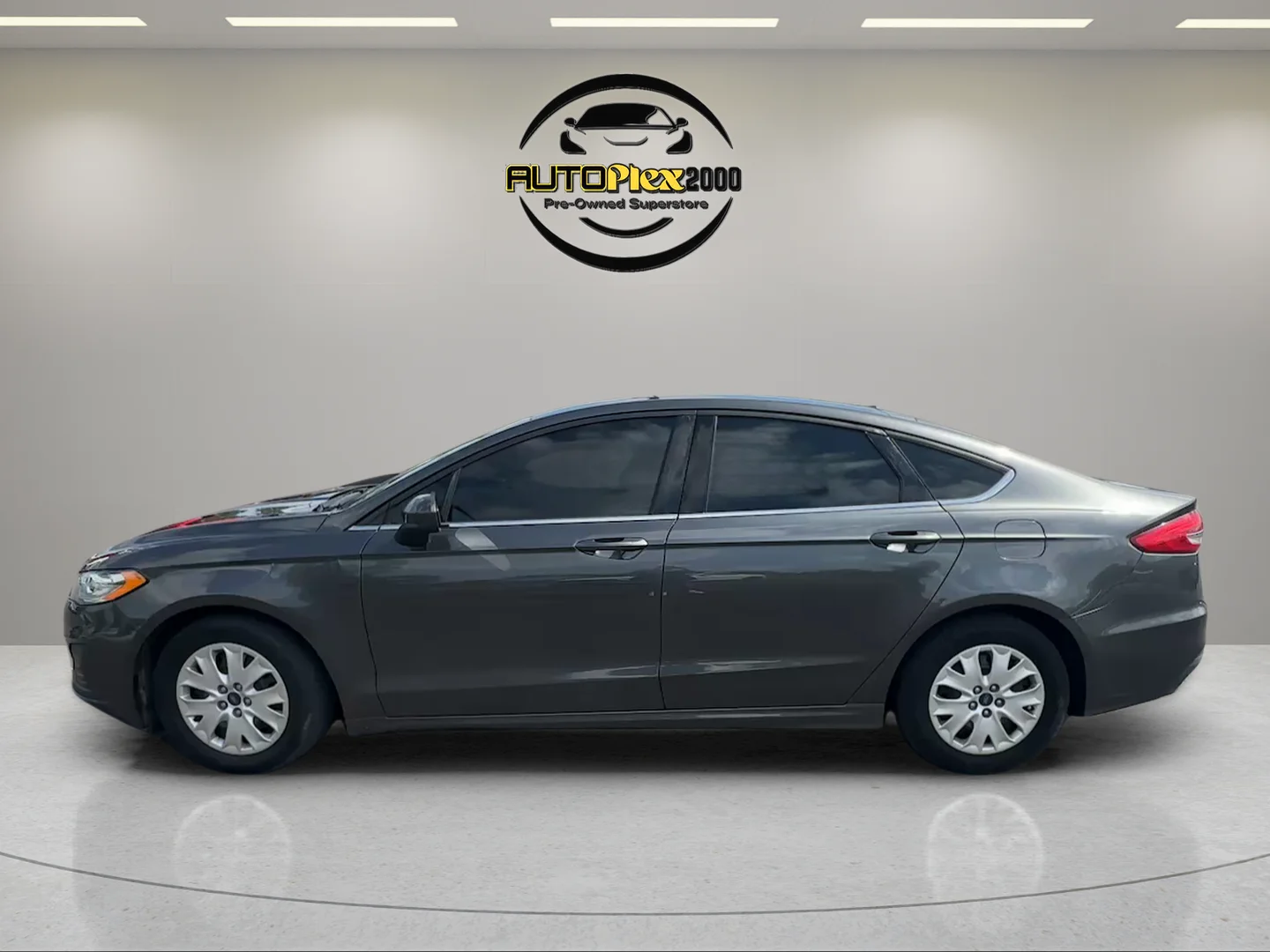 Used 2019 Gray Ford S image 4
