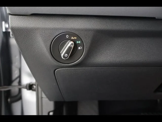 2025 Volkswagen Jetta SE - Photo 27